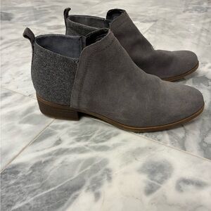 TOMS Size 10 W Women's Deia Side-Zipper Suede Booties
